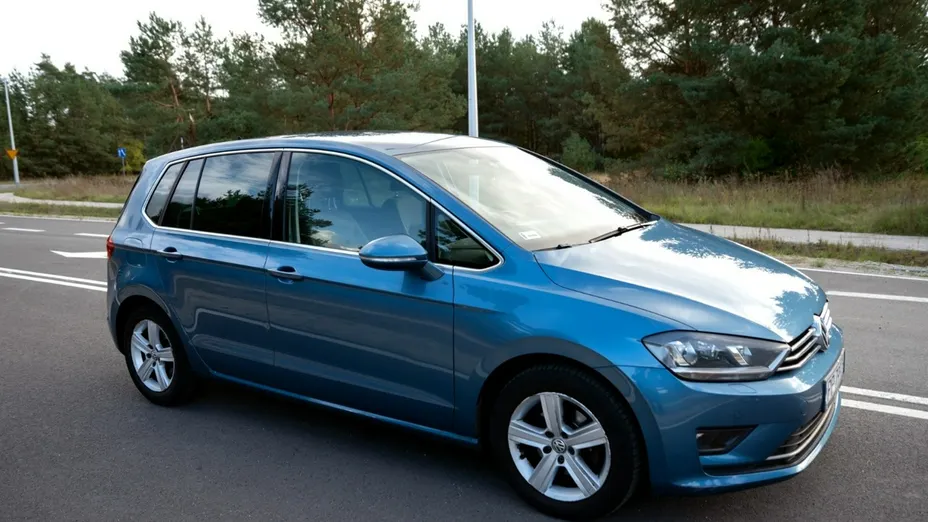 VOLKSWAGEN Golf Sportsvan -