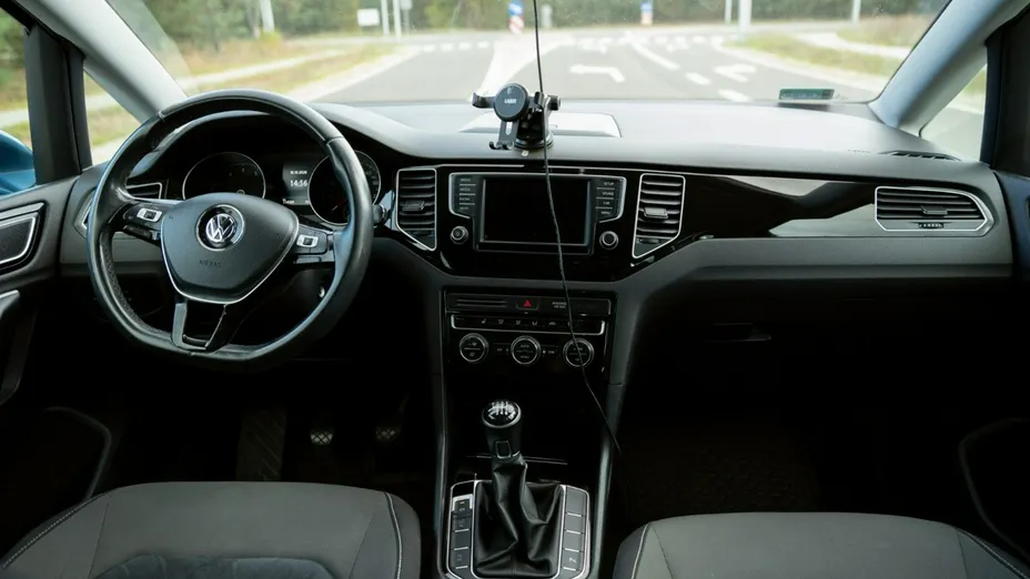 VOLKSWAGEN Golf Sportsvan -