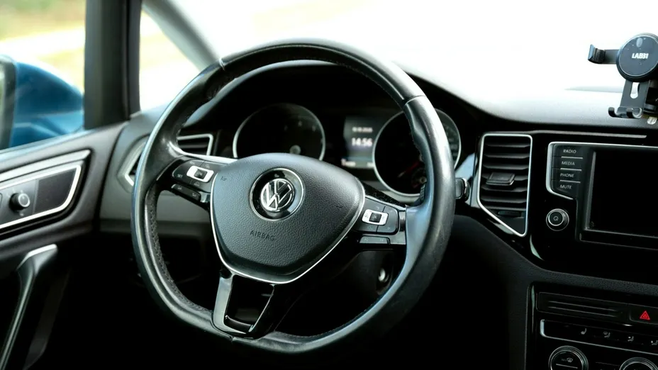 VOLKSWAGEN Golf Sportsvan -