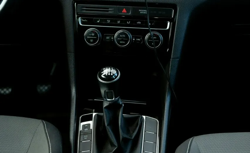 VOLKSWAGEN Golf Sportsvan -