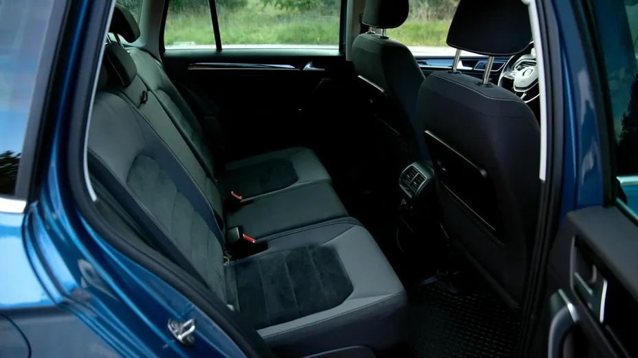 VOLKSWAGEN Golf Sportsvan -