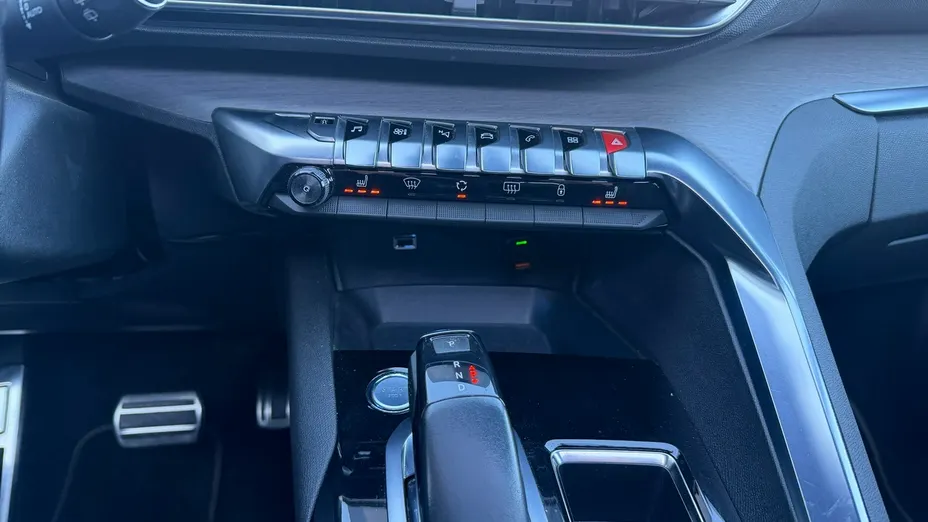 PEUGEOT 3008 -