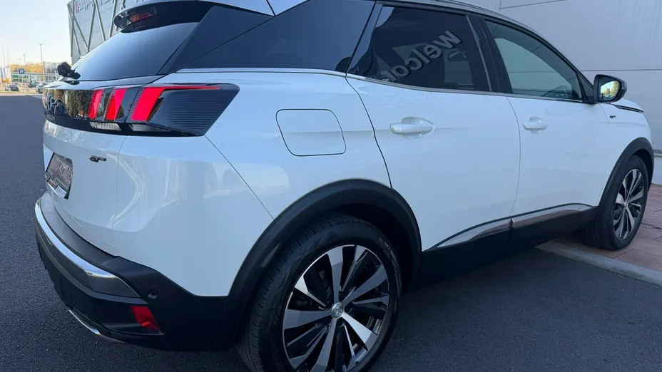 PEUGEOT 3008 -
