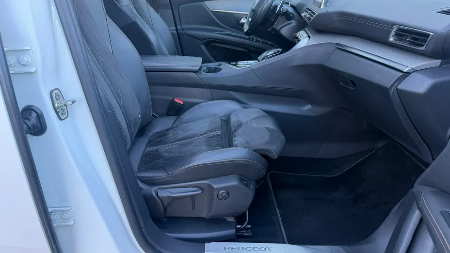 PEUGEOT 3008 -