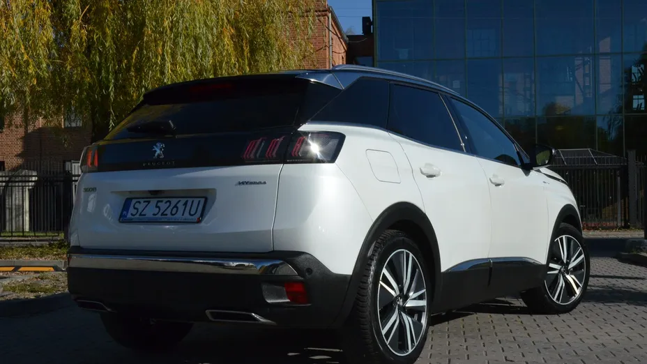PEUGEOT 3008 -