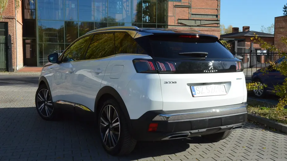 PEUGEOT 3008 -