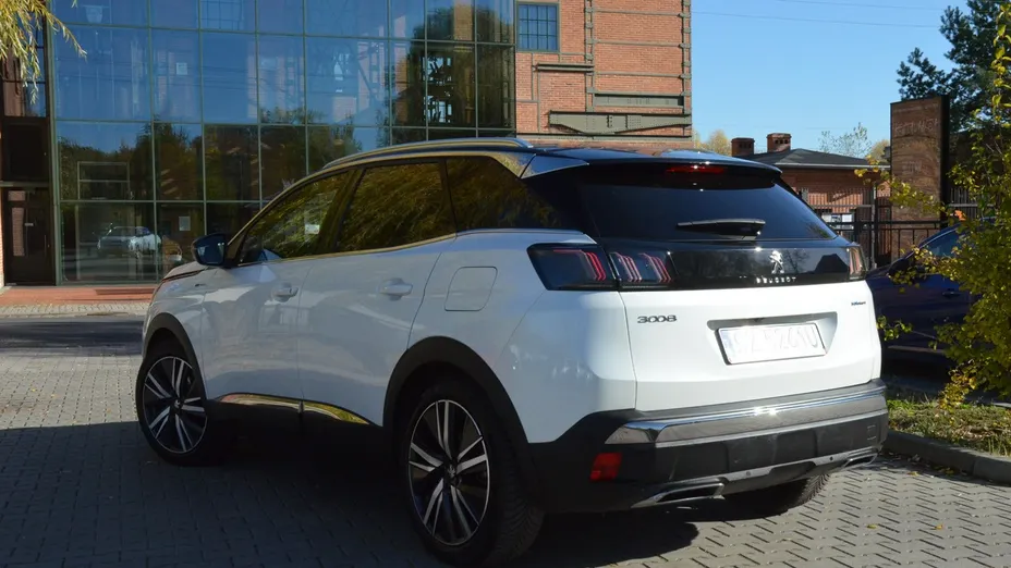 PEUGEOT 3008 -