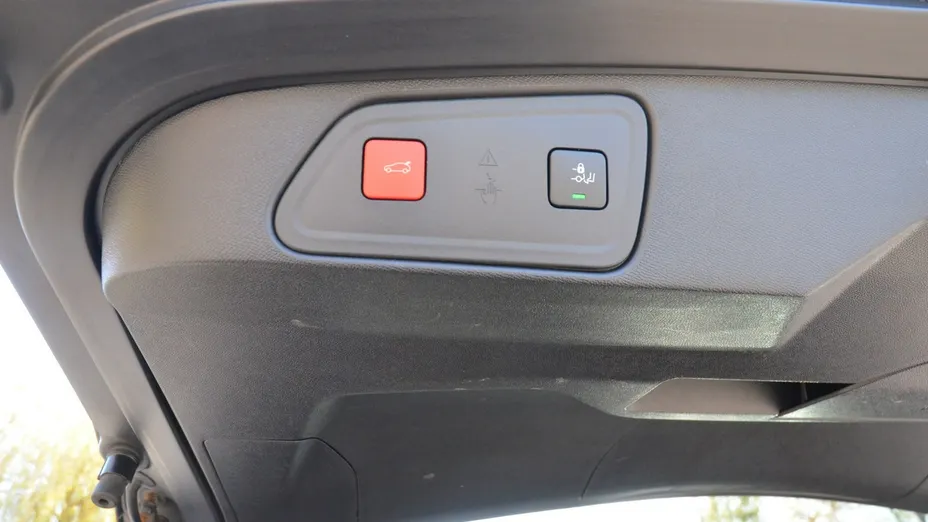 PEUGEOT 3008 -