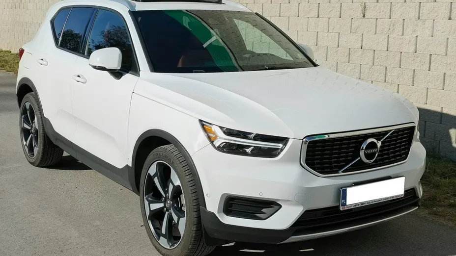 VOLVO XC40 -