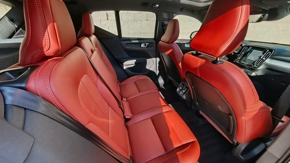 VOLVO XC40 -
