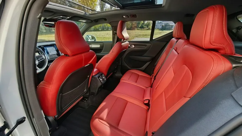 VOLVO XC40 -