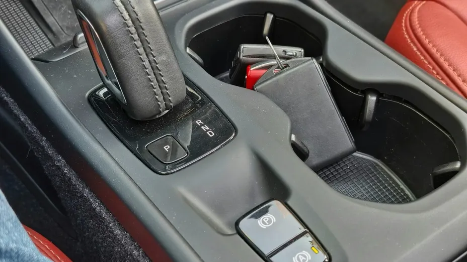 VOLVO XC40 -