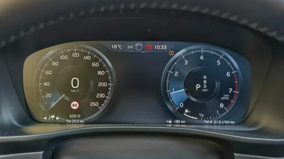 VOLVO XC40 -