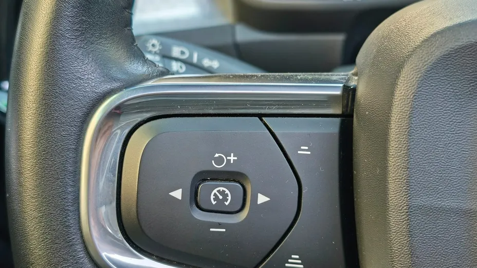 VOLVO XC40 -