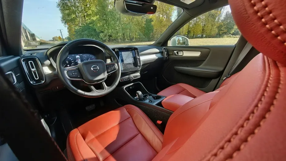 VOLVO XC40 -