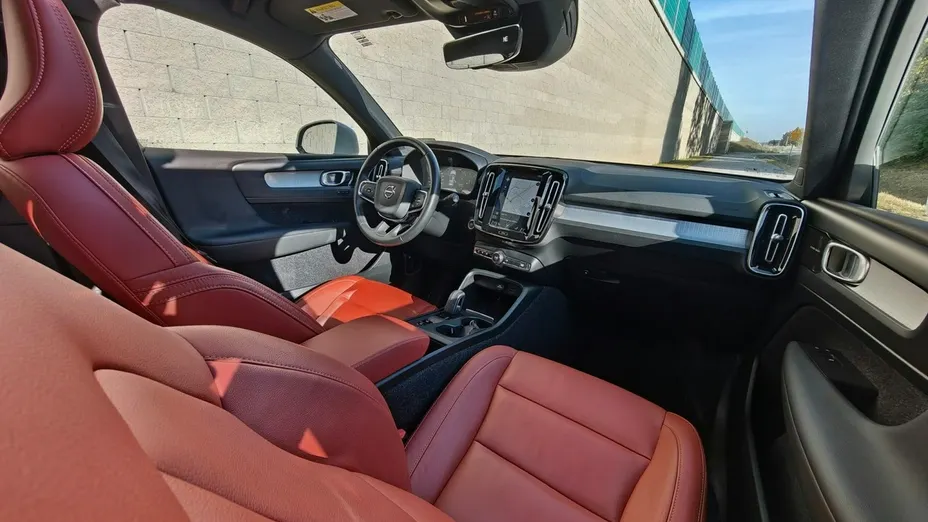 VOLVO XC40 -