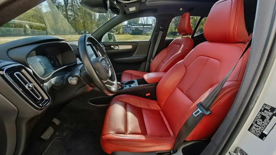 VOLVO XC40 -