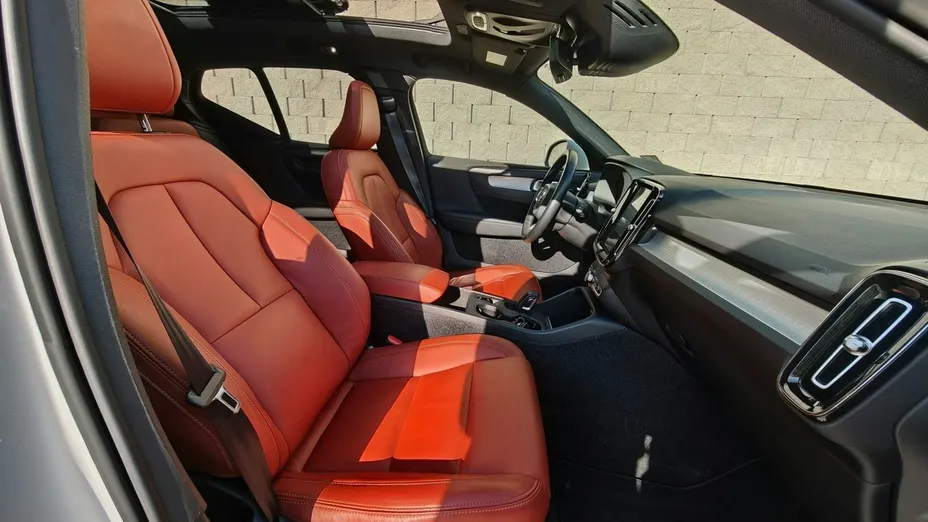 VOLVO XC40 -