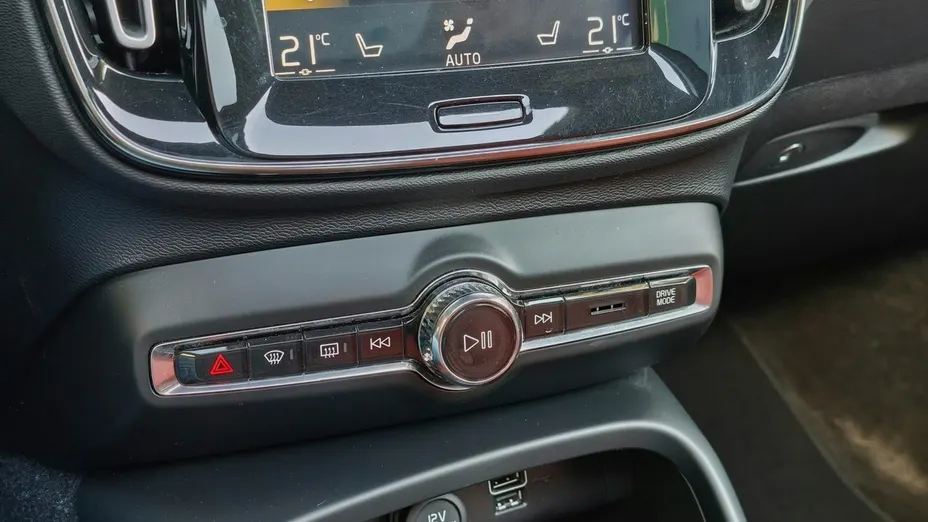 VOLVO XC40 -