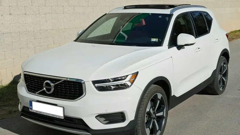 VOLVO XC40 -