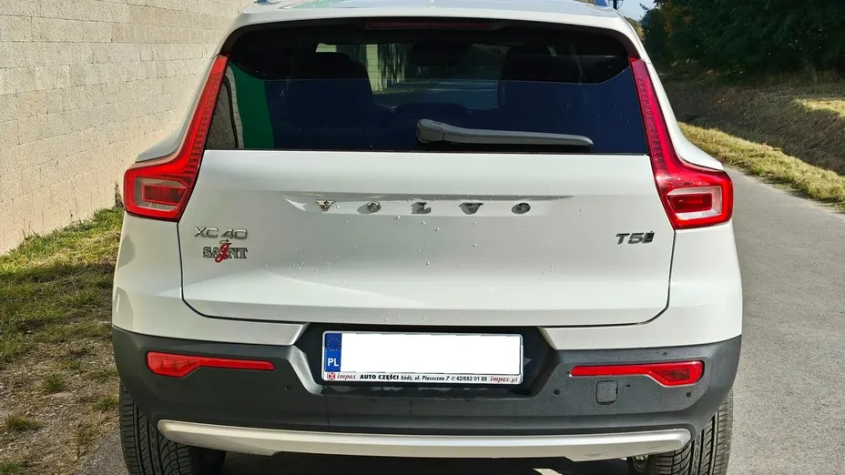 VOLVO XC40 -
