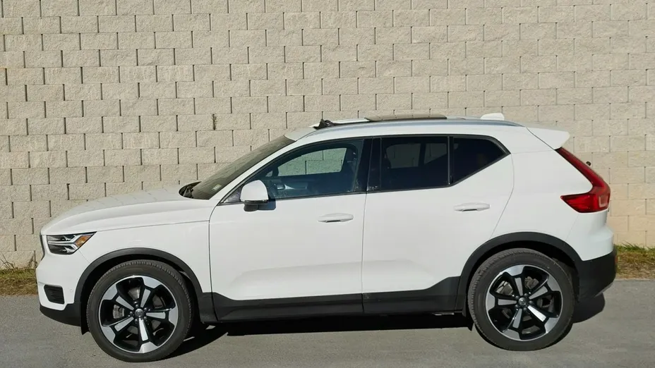 VOLVO XC40 -