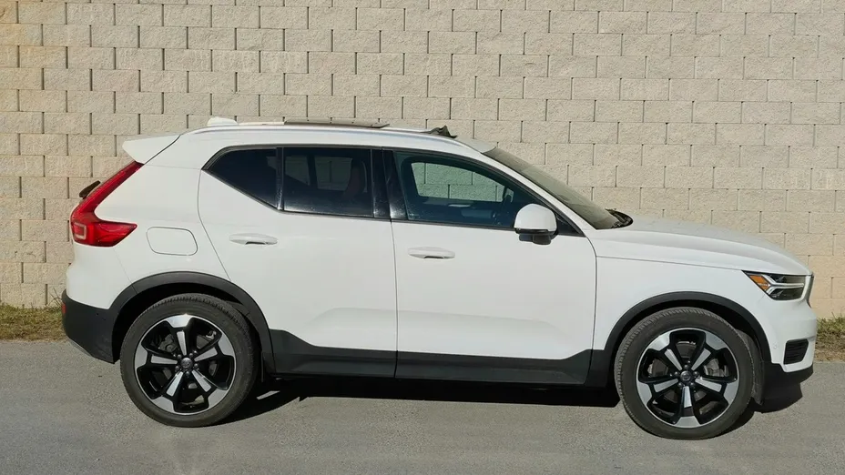 VOLVO XC40 -