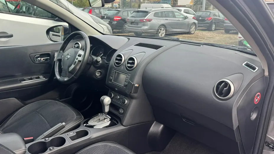 NISSAN Qashqai -