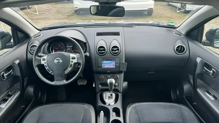 NISSAN Qashqai -