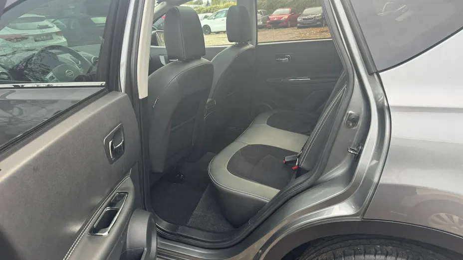 NISSAN Qashqai -