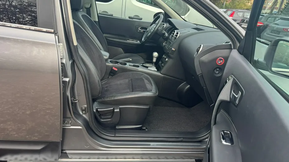 NISSAN Qashqai -