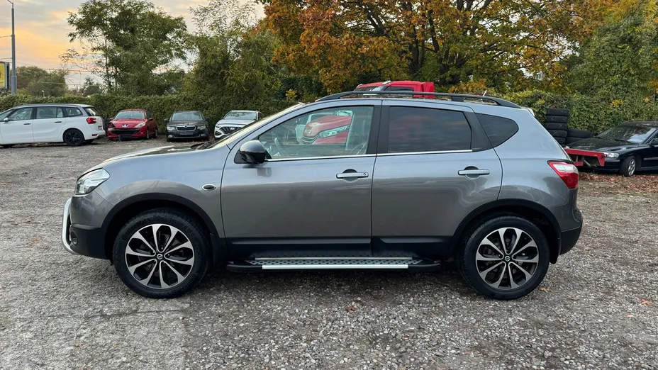 NISSAN Qashqai -
