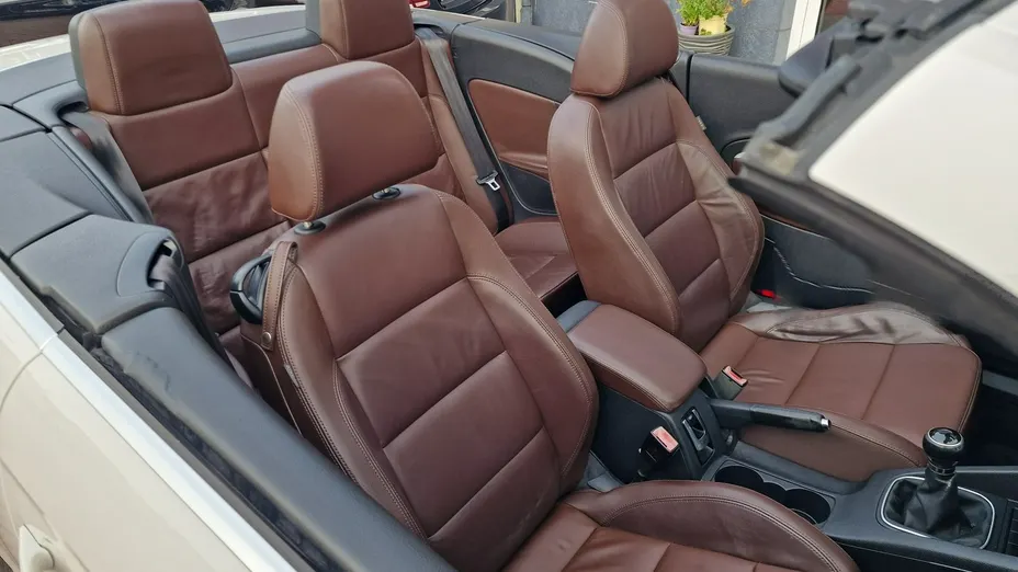 VOLKSWAGEN Eos -