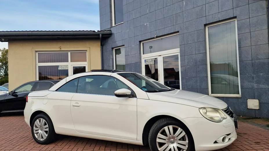 VOLKSWAGEN Eos -