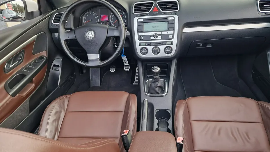 VOLKSWAGEN Eos -
