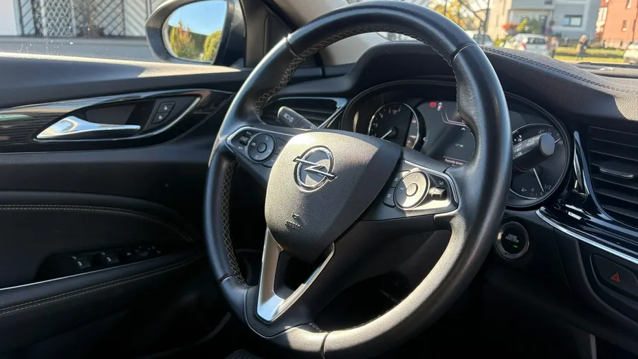 OPEL Insignia -
