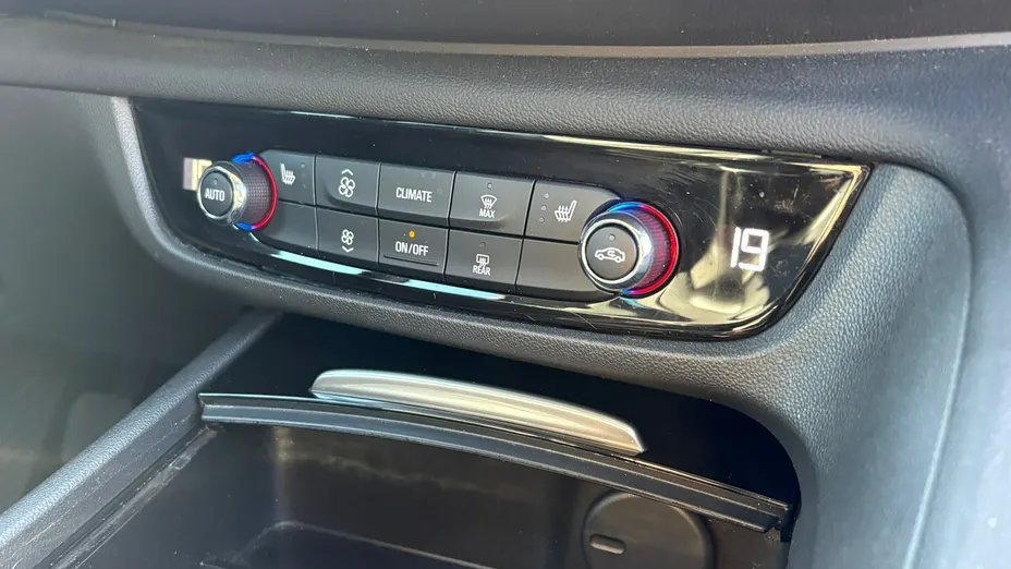 OPEL Insignia -