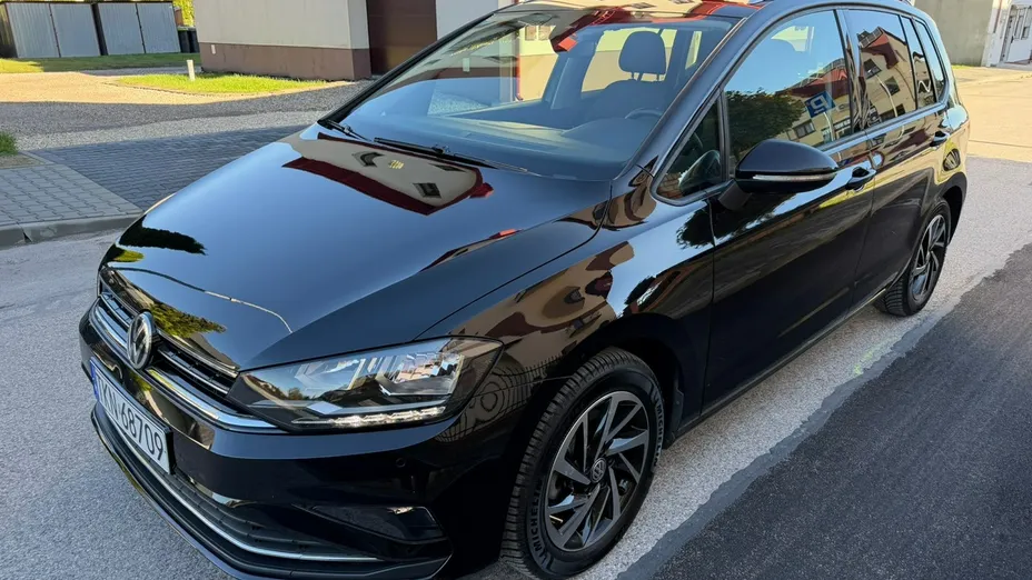 VOLKSWAGEN Golf Sportsvan -