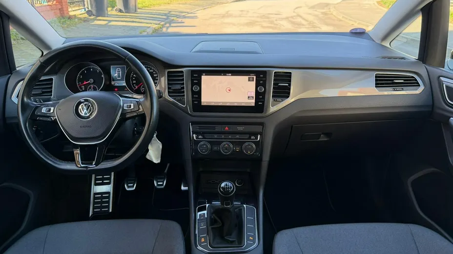 VOLKSWAGEN Golf Sportsvan -