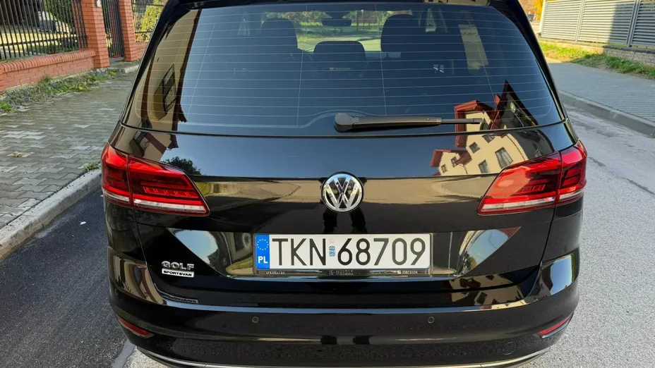 VOLKSWAGEN Golf Sportsvan -
