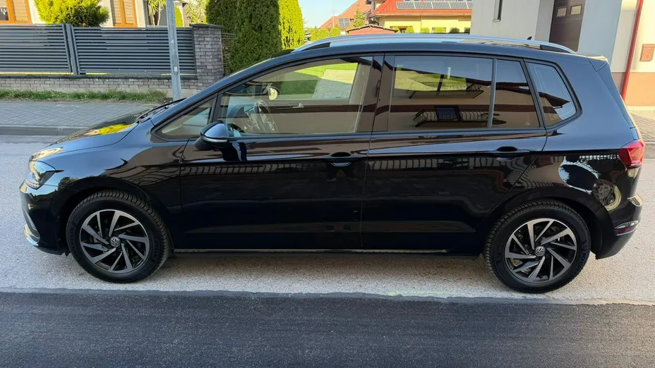 VOLKSWAGEN Golf Sportsvan -