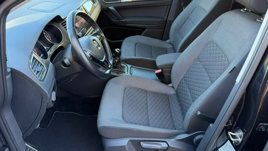 VOLKSWAGEN Golf Sportsvan -