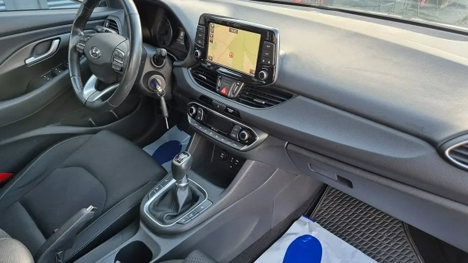HYUNDAI i30 -