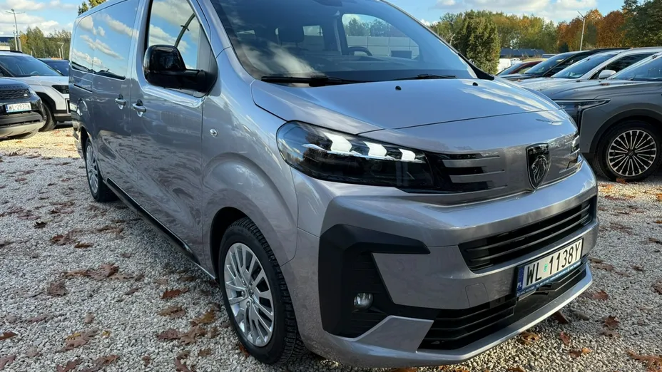 PEUGEOT Traveller -
