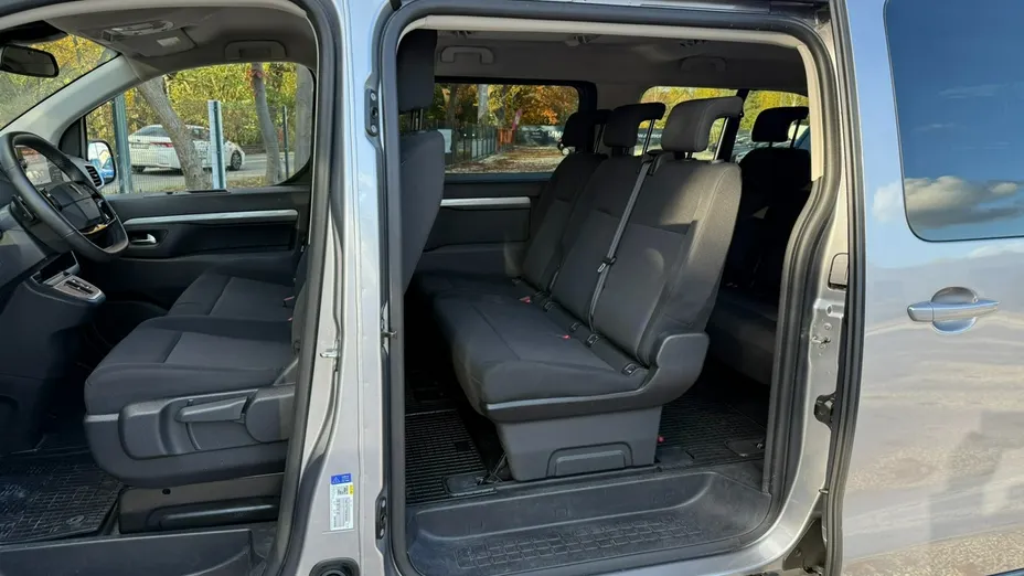 PEUGEOT Traveller -