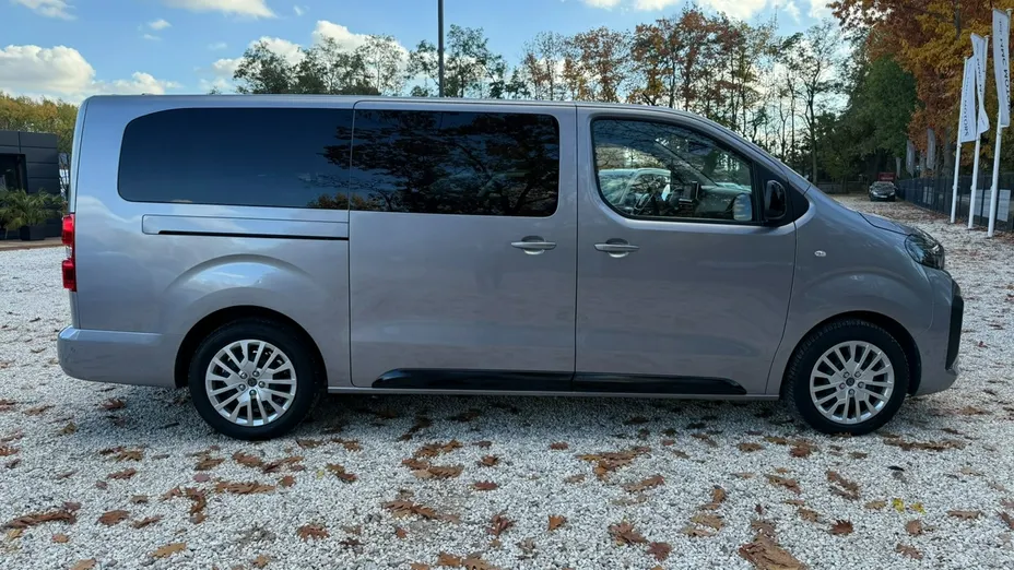 PEUGEOT Traveller -