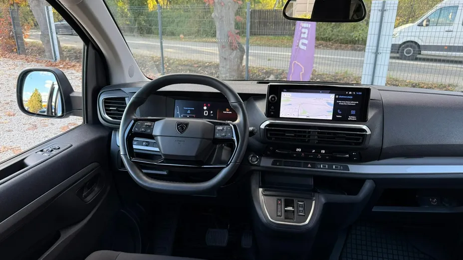 PEUGEOT Traveller -