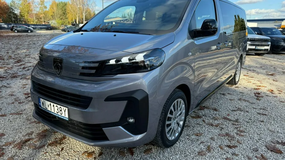 PEUGEOT Traveller -