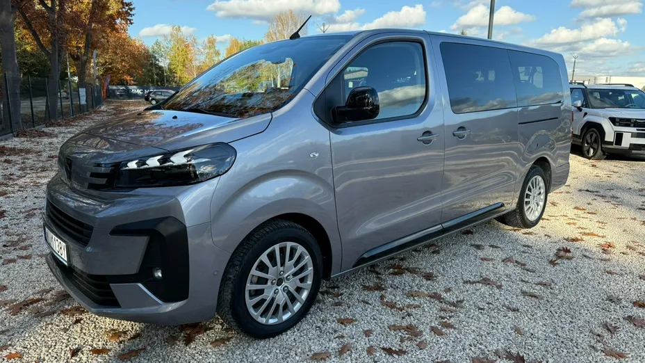 PEUGEOT Traveller -
