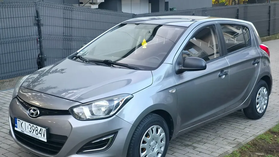 HYUNDAI i20 -